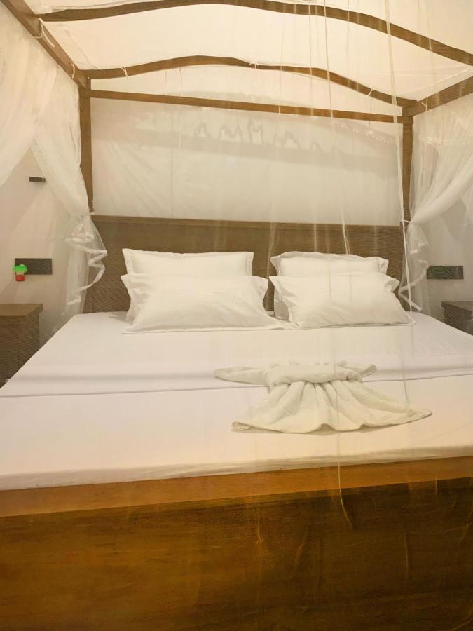 Golden Wave Hotel อาฮานกามา ภายนอก รูปภาพ